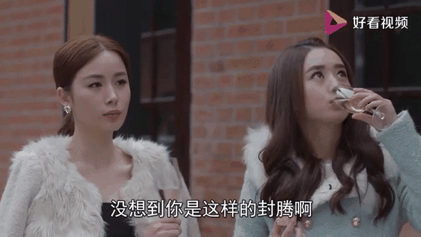 看着杉杉吃饭,封腾觉得非常下饭,自己也跟着她吃,满满的幸福感