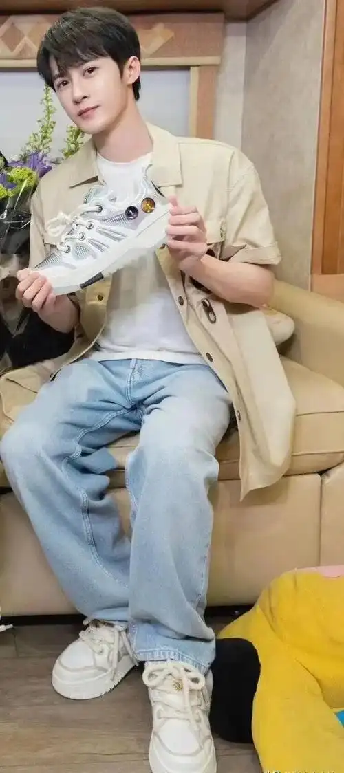 4.29娱乐瓜:肖战王一博赵丽颖李现周雨彤龚俊檀健次刘诗诗黄子韬