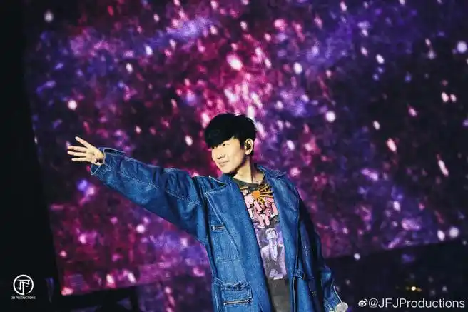 林俊杰发烧#  林俊杰对待舞台的态度向来严谨  圣所上海演唱会发烧打