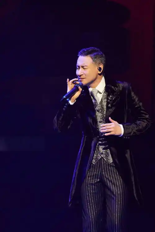 张学友"60 巡回演唱会"武汉场惊喜上演_观众_音乐_演出