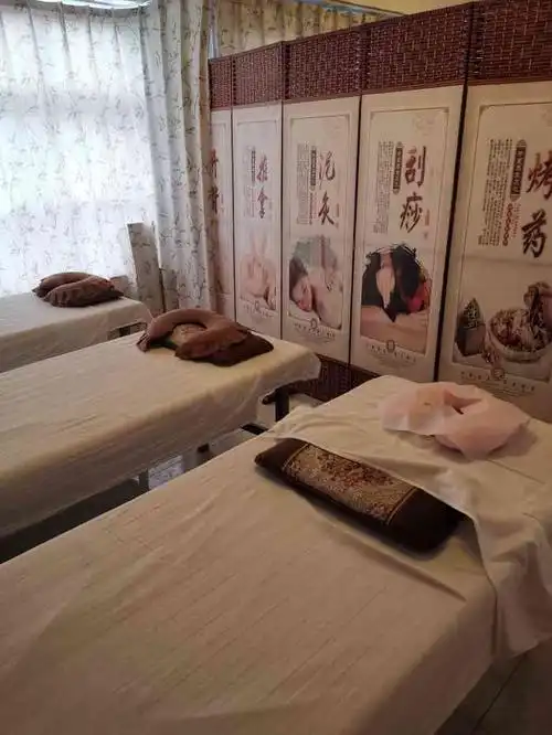 按摩师手法也不错,试了一下泥灸,觉得就是热敷养生馆是做什么的泥灸