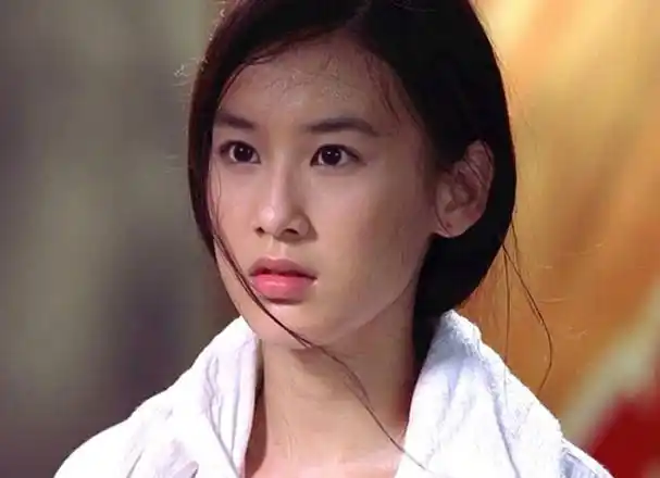 长着一张"大长脸"也悦目的10位女星,个个明艳大气,满屏高级感 - 娱乐