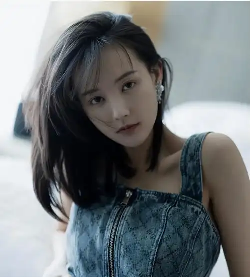 出生普通工人家庭,却成为了大明星,比演技出圈的是李一桐的语录