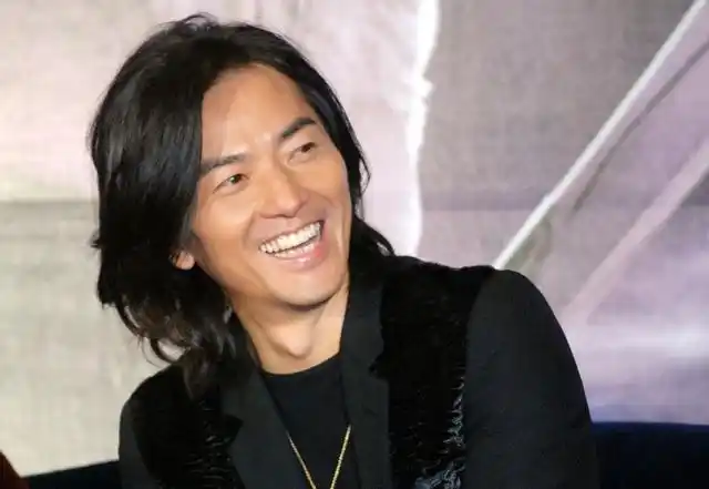 郑伊健为何一直留长发?当看到他的短发照片后,简直帅出新高度