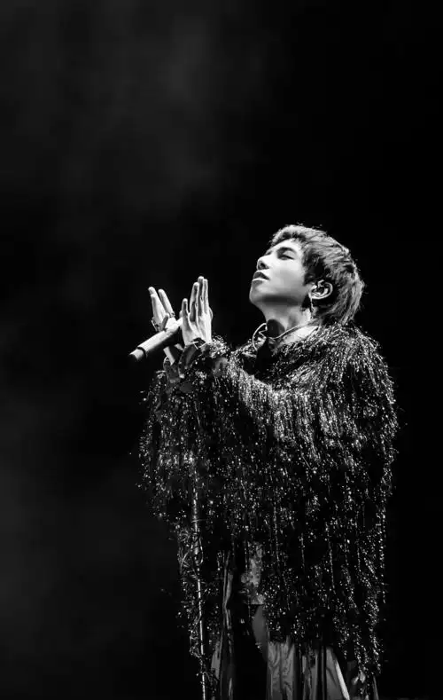 2018华晨宇鸟巢火星演唱会连唱两天嗨翻鸟巢成现象级音乐盛宴