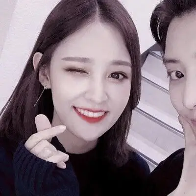 姐弟头像朴灿烈 朴宥拉抱图看主页