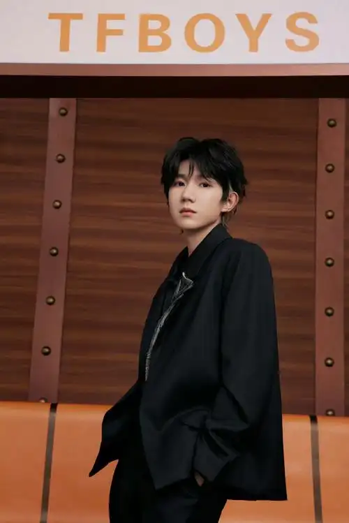 但tfboys主唱王源作为音乐作品最多最精良,舞台经验最丰富的成员,手握