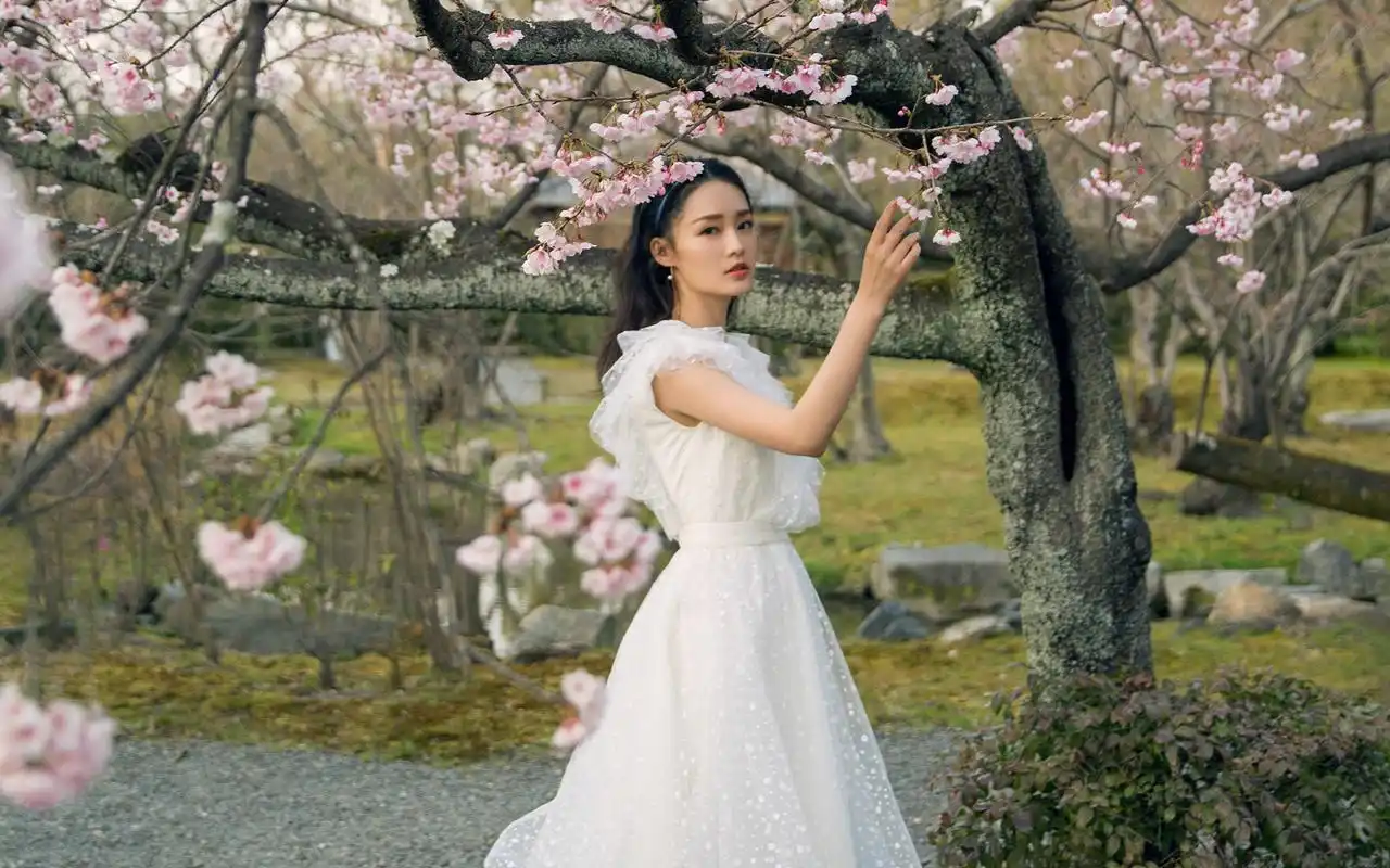 李沁仙气甜美高清桌面壁纸