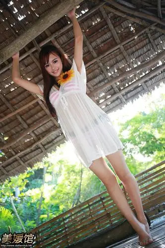 半透明衣衫比基尼美女 沙滩清纯写真