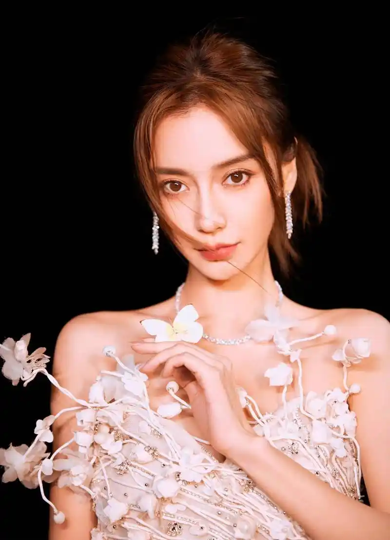 女明星杨颖的造型写真:优雅高贵,魅力风采