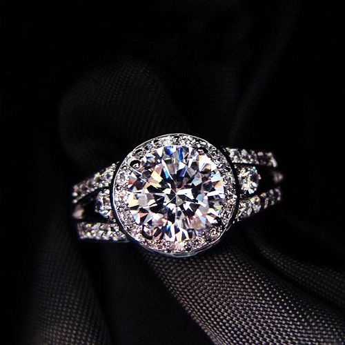 大锆石钻戒图片