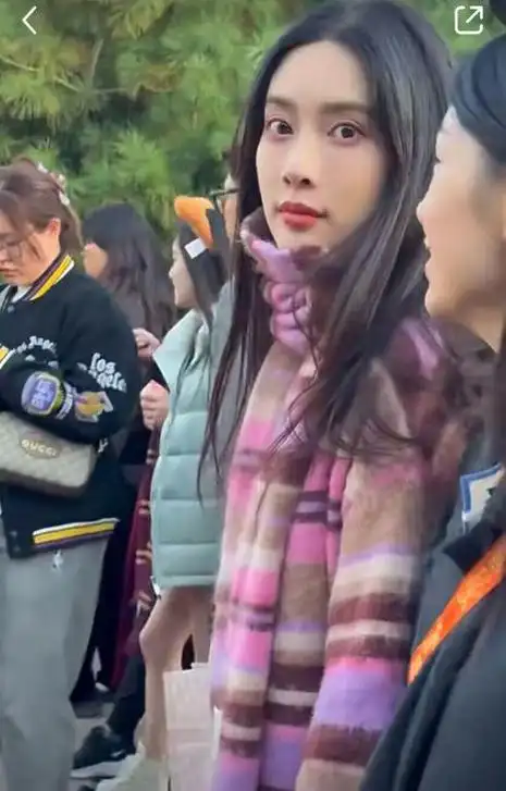 孟子义周也现身环球影城周也身高五五分与孟子义同框被艳压