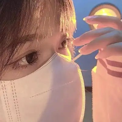 男生帅气戴口罩头像