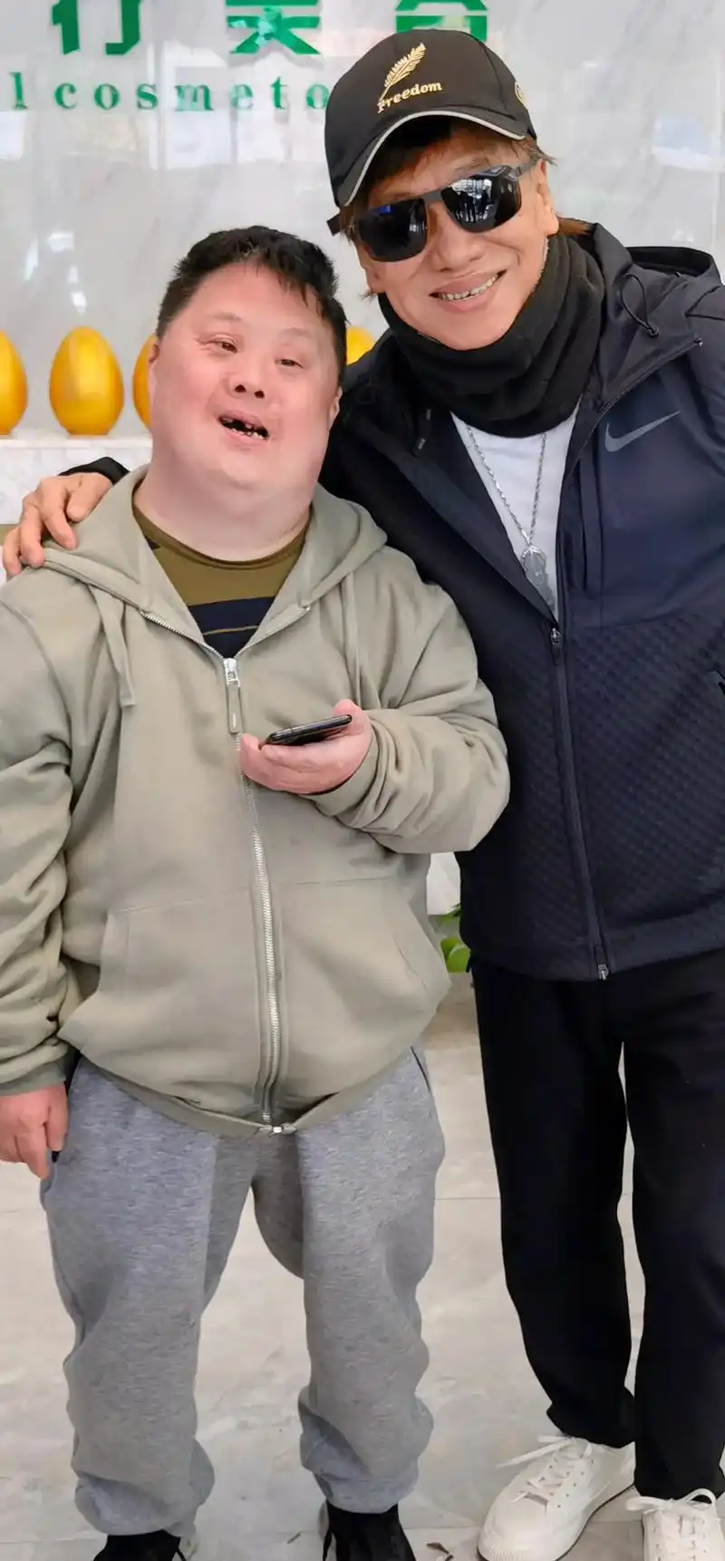 梁小龙和舟舟.这个世界上有传奇存在吗?有! 舟舟就是一个传奇 - 抖音