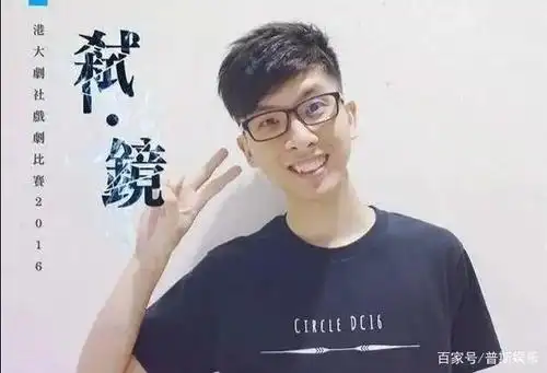 他是甄子丹儿子,与异母弟弟同父不同命,被母亲取名甄文焯做学霸