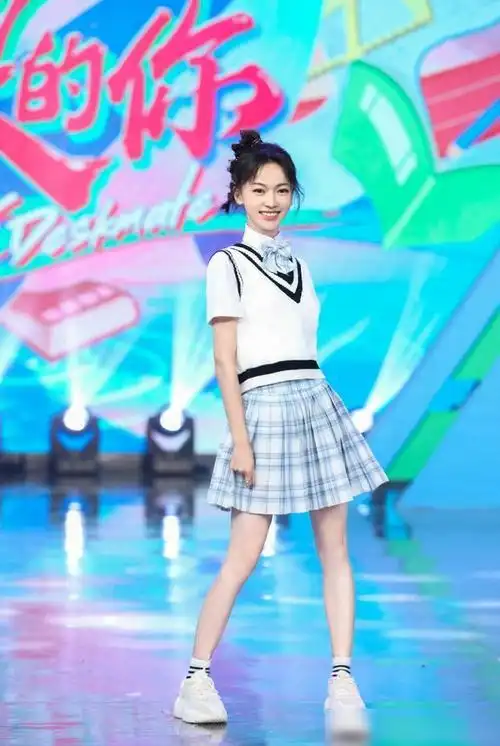 吴谨言上快本年轻了十几岁穿学生装扎马尾哪有明星的气场