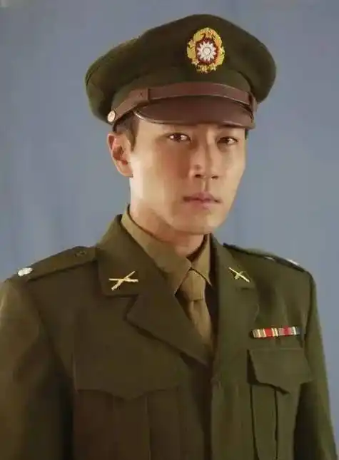 男星军装照大pk,陈伟霆最帅气,朱亚文,欧豪最有男子气概