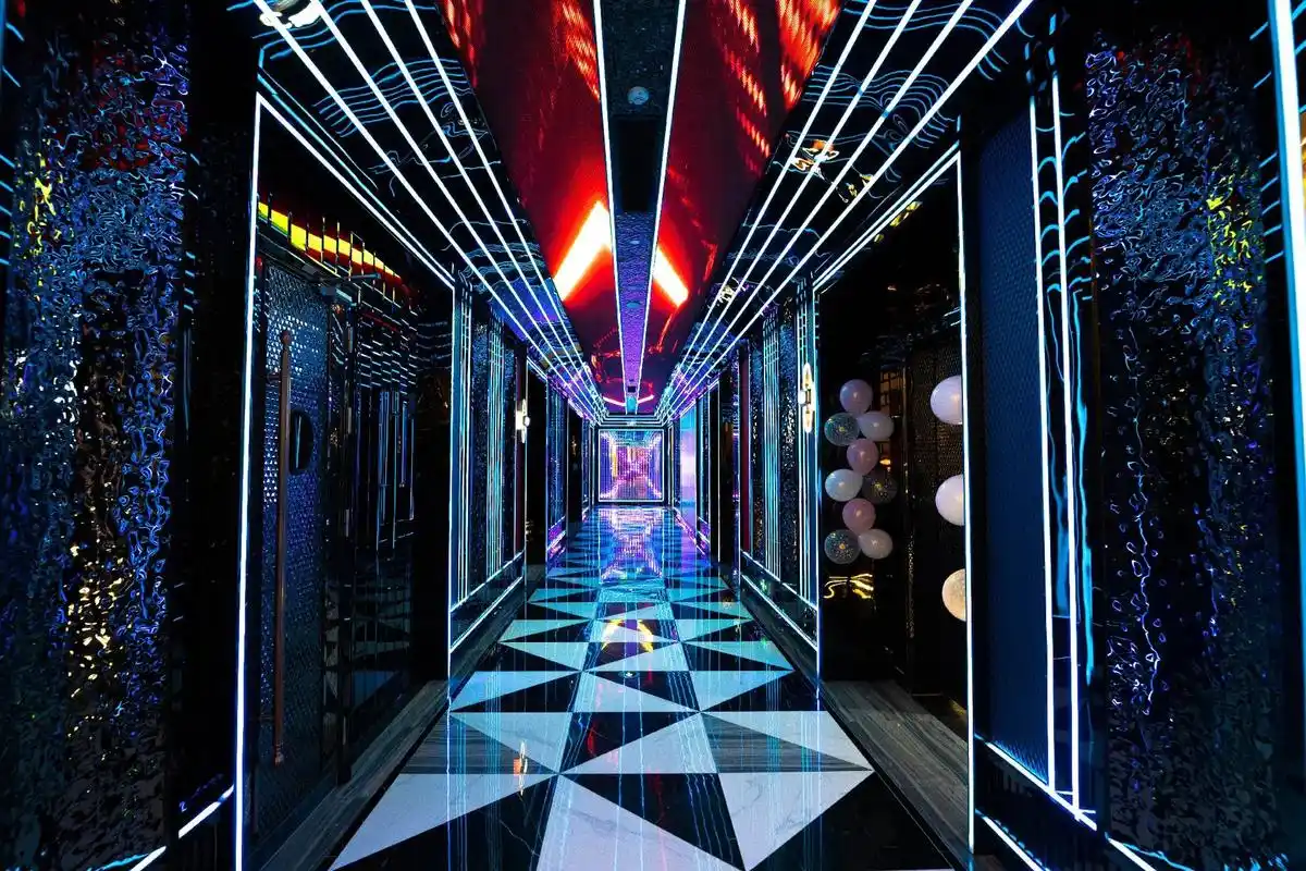 90 炫酷ktv90 【菲梵】来袭,不但能k歌 - 抖音