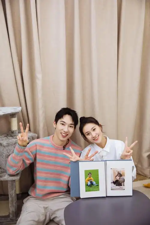 女儿3于家翊邀张豆豆到家做客约会甜蜜笑容灿烂