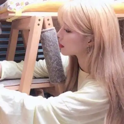 白祁:黄发女生头像 听说你喜欢黄头发的女生 向我这样的?