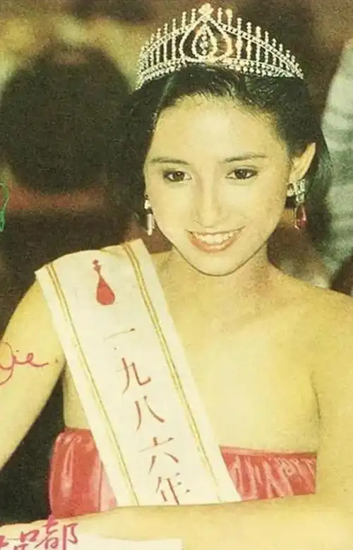 明明年纪相差不大,却看着像两代人,这6位女星把"老公熬成爹"|张庭