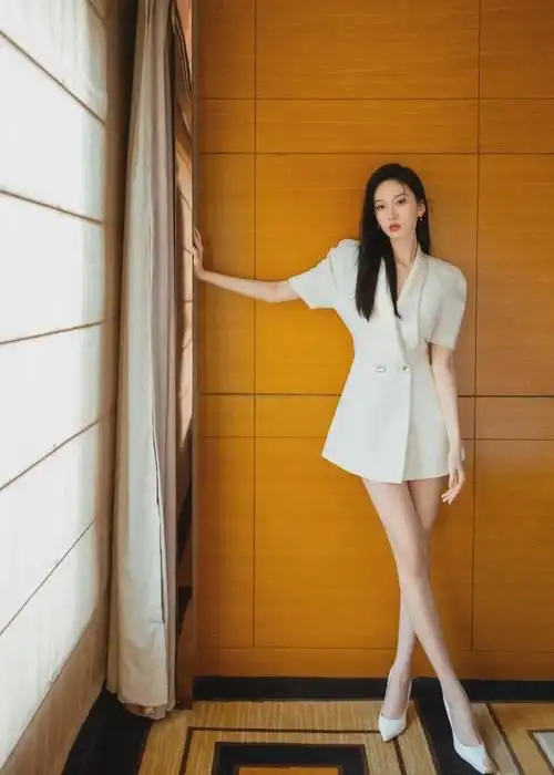 刘令姿穿搭范本姐姐优越的身材真是令人羡慕