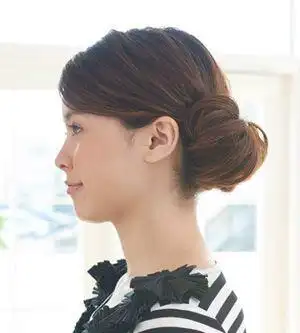 50岁圆形大脸如何盘发 中老年盘发发型图解(4)