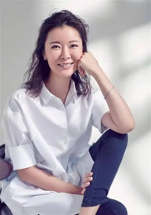 柯蓝:虽没结婚,但不代表没伴侣,女人一生不该只有婚姻_黄志忠_何音