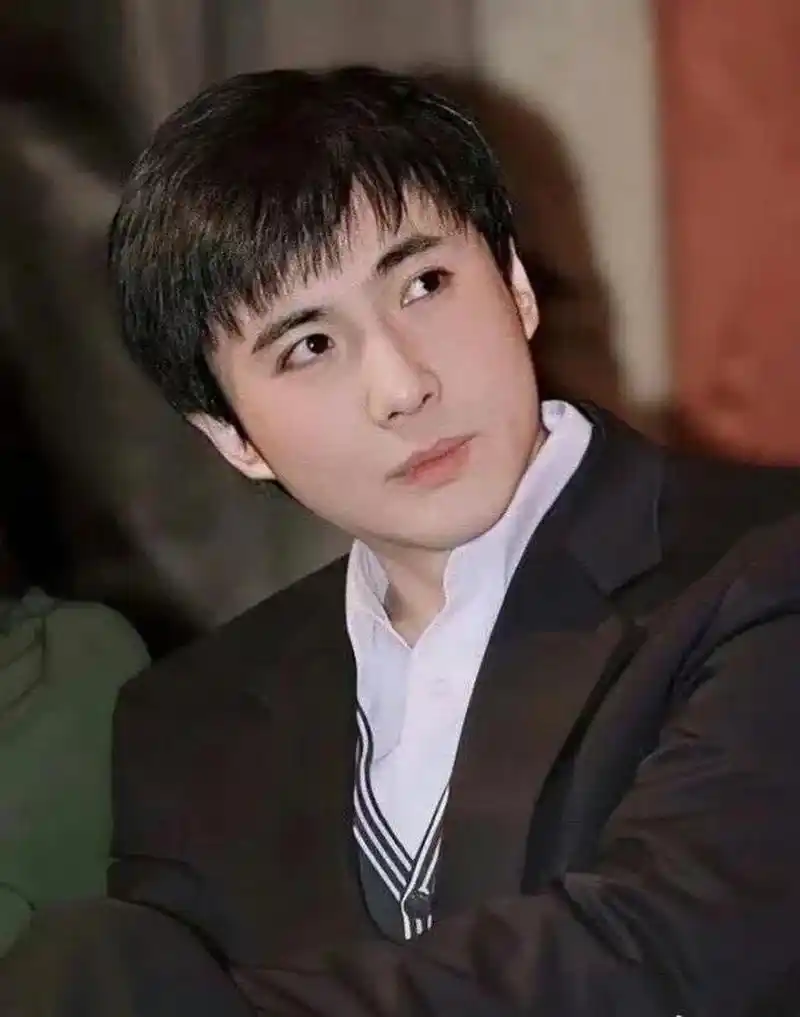 原来沈腾年轻时这么帅,随随便便甩如今如今的顶流几条街