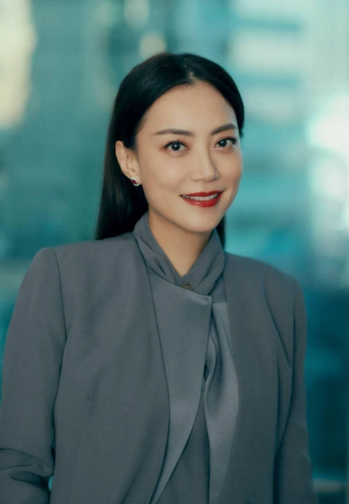 50岁的霍汶希太会穿搭衣品简洁高级样貌气质分分钟媲美女明星