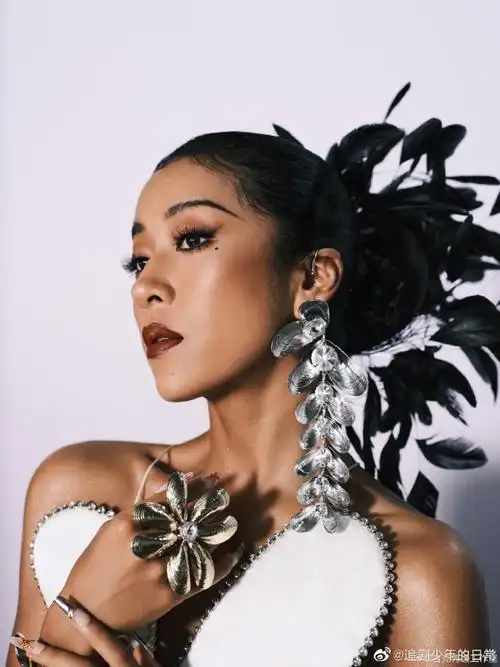 吉克隽逸鸟巢头造型