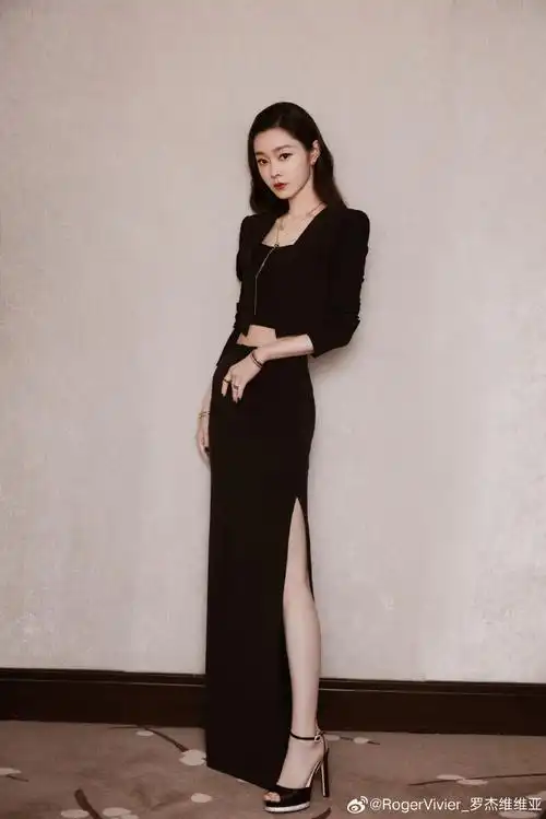 姿##rogervivier2024春夏系列#@宋轶songyi搭配 choc plateau 高跟鞋