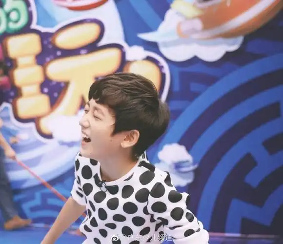 宋亚轩童年节目录制旧照