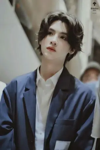 黄明昊:她的笑容有点甜