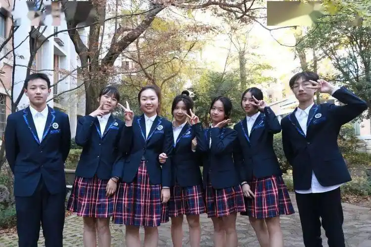 新生查询到六中录取结果后,务必尽快登录"顺吉校服"微信公众号,输入