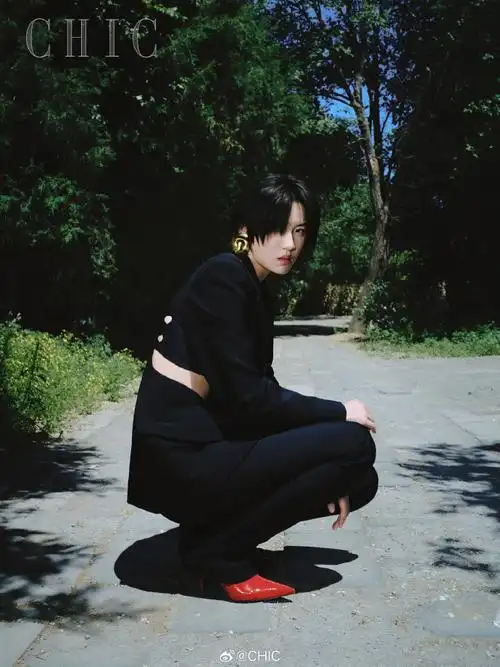 陆柯燃夏风绿野大片