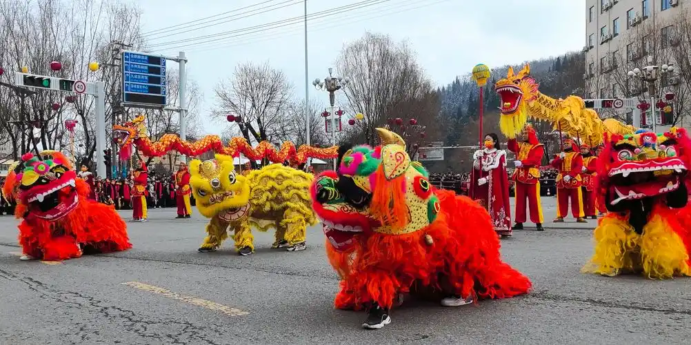 舞龙起,氛围到!陕西麟游县30支舞龙队各展风采闹元宵