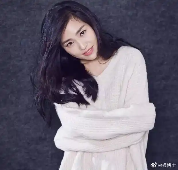 那个时候张艺谋跟巩俐暧昧着,所以张末对巩俐充满恨意.