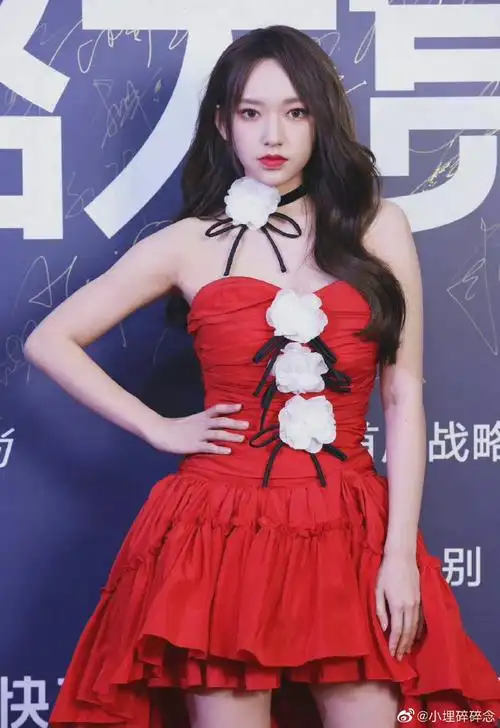 一 整 个 被 迷 住 辽!想跟这么美的程潇贴 贴!