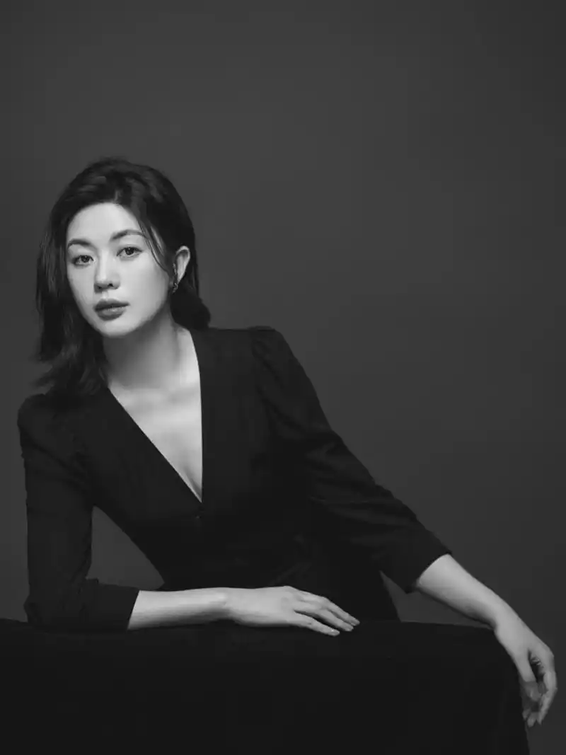 一个女人真正的强大是 本自具足 本自具足,不假外