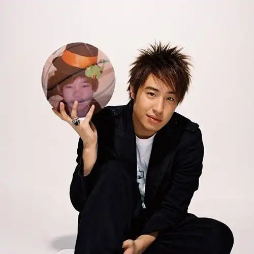 潘玮柏告白吴昕求交往 潘玮柏大学照片惊呆众人 看潘玮柏颜值进化史