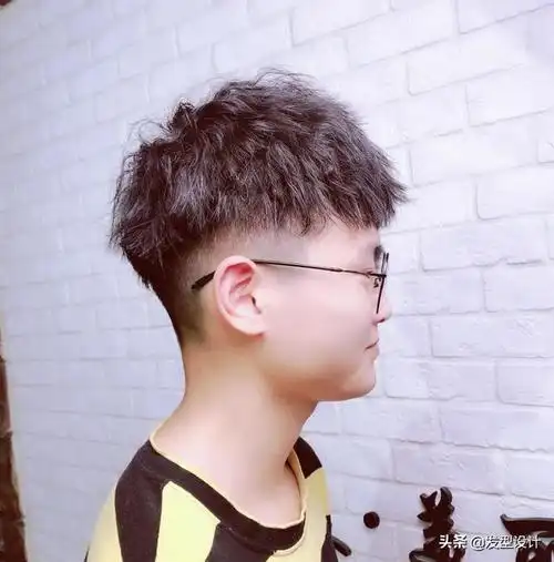 男士时尚短发发型图片推荐(今年流行帅气男士短发发型30款)(6)