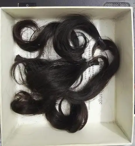 想来应该没有谁那么狠敢自己动刀剪头发了