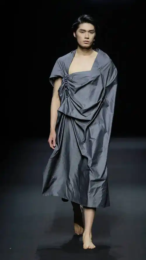 华夏秀杨洁龙门月窗大秀精彩亮相aw24中国国际时装周北服日