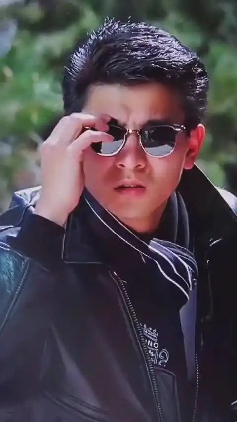 摘眼镜有多帅看刘德华就知道了这简简单单的动作都那么惊艳