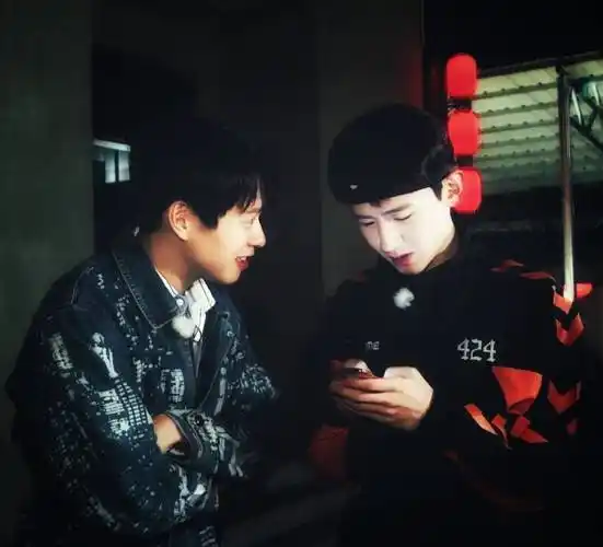 山花〕白敬亭魏大勋