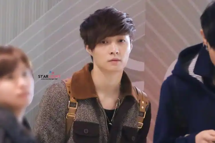 哇酒窝男张艺兴v