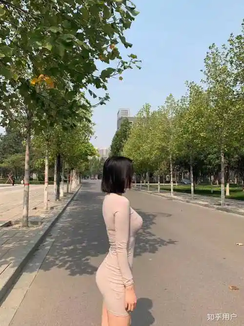 为什么有的女孩又瘦又有胸?