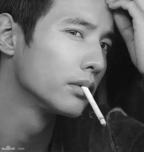 p>元斌(won bin),本名"金道振",1977年11月10日出生于韩国江原道旌善