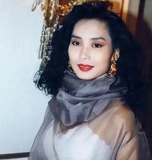 邝美云:和吕良伟闪婚闪离,二次拒绝豪门,如今活成单身女富豪